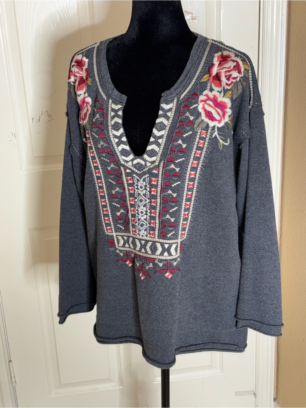 Johnny Was JWLA Plus Black Issioria Floral Embroidery Knit Sweatshirt Size 2X - Picture 6 of 9